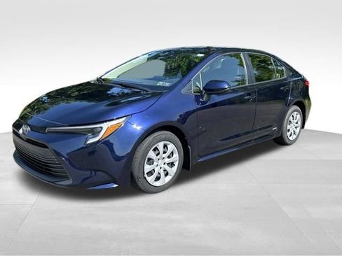 Used 2023 Toyota Corolla LE w/ Carpet Mat Package (TMS) AWD/4WD image 1