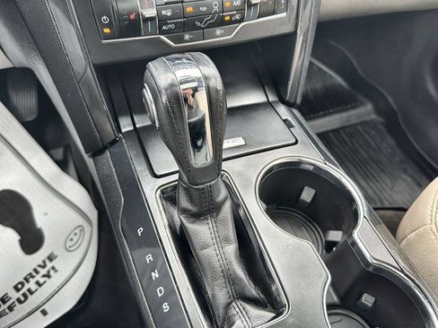 Used 2018 Ford Explorer XLT w/ Equipment Group 202A AWD/4WD image 21