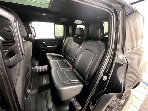 Used 2025 Land Rover Defender 110 S image 15