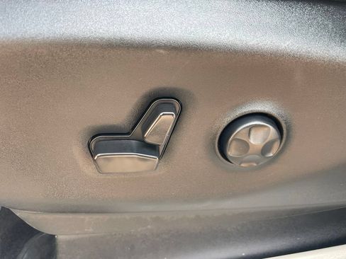 Used 2023 Chrysler Pacifica Touring-L FWD image 28