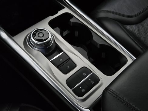 Used 2022 Ford Explorer Platinum w/ Technology Package RWD image 24