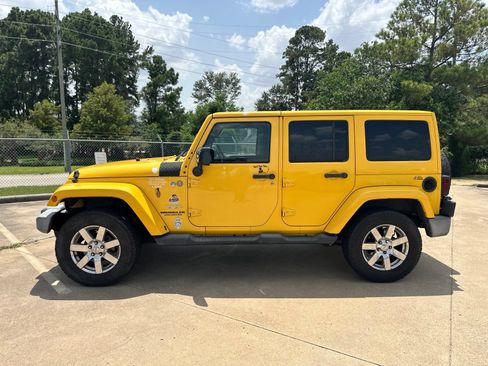 Used 2015 Jeep Wrangler Unlimited Sahara w/ Max Tow Package AWD/4WD image 4