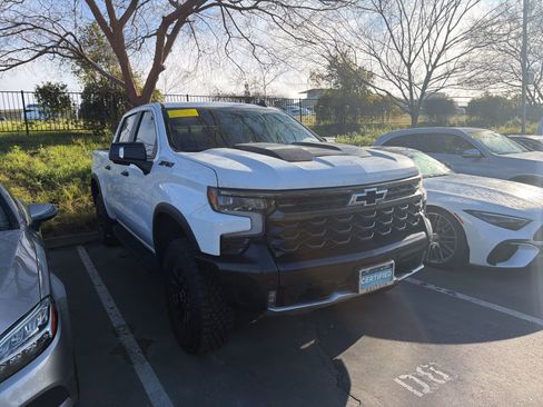 Used 2025 Chevrolet Silverado 1500 ZR2 w/ Dark Appearance Package image 3