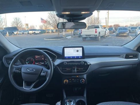 Used 2021 Ford Escape SE w/ SE Sport Appearance Package image 16