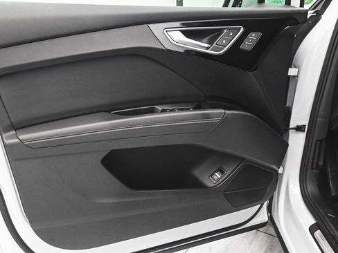 Used 2022 Audi Q4 e-tron Premium Plus w/ Premium Plus image 8