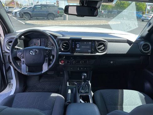 Certified 2018 Toyota Tacoma TRD Off-Road AWD/4WD image 16