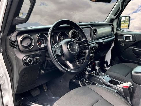 Used 2021 Jeep Gladiator Sport AWD/4WD image 18