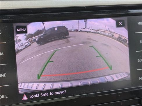 Used 2022 Volkswagen Passat 2.0T SE image 13