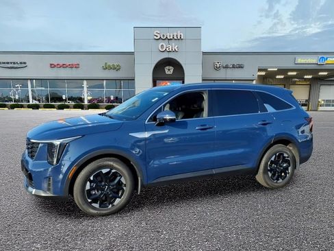Used 2025 Kia Sorento S w/ Panoramic Sunroof Package FWD image 4