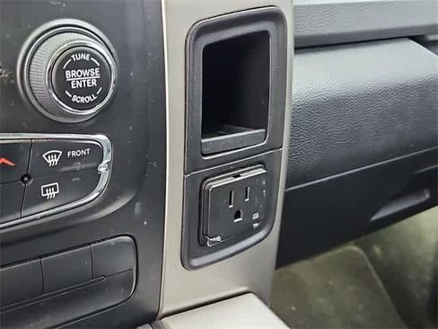 Used 2015 RAM 1500 Big Horn image 31