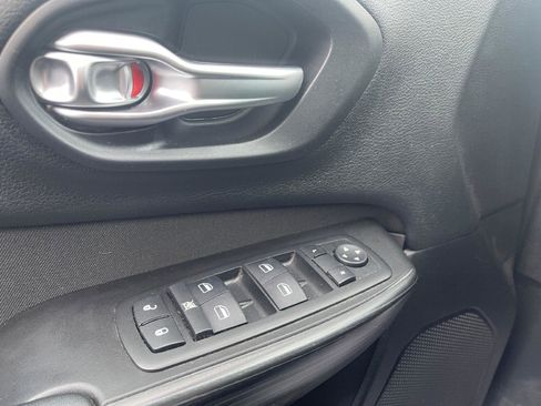 Used 2014 Jeep Cherokee Sport w/ Cold Weather Group AWD/4WD image 15