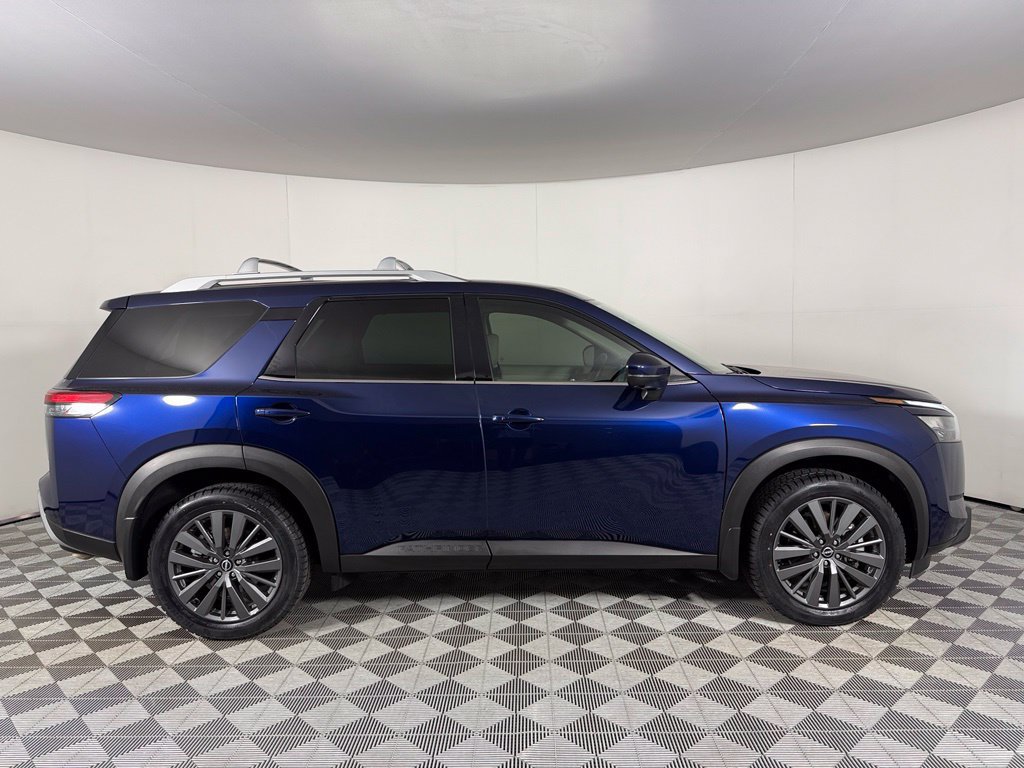 Used 2025 Nissan Pathfinder SL w/ SL Premium Package FWD image 6