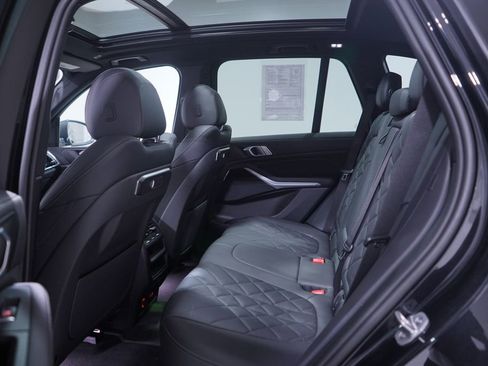 Used 2025 BMW X5 xDrive40i w/ Parking Assistance Package image 9