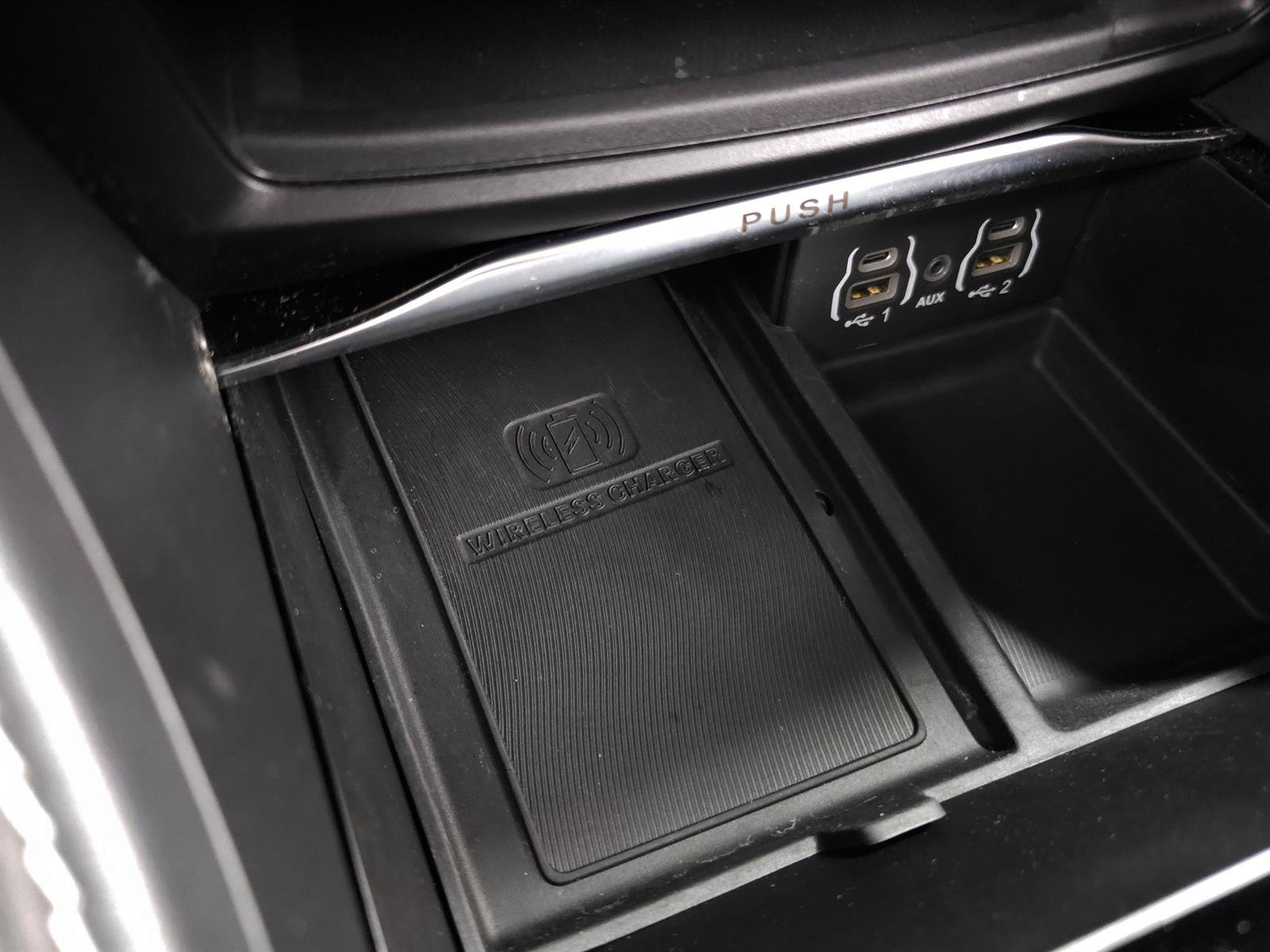 Used 2024 Chrysler Pacifica Premium FWD image 32