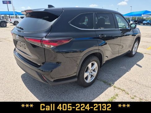 Used 2024 Toyota Highlander LE FWD image 15