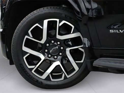 Used 2024 Chevrolet Silverado EV RST image 12