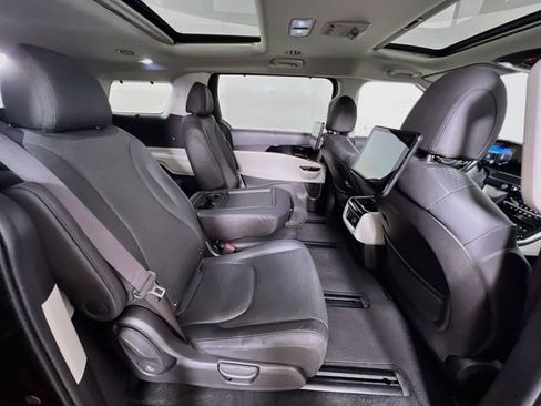 Used 2023 Kia Carnival SX Prestige FWD image 46