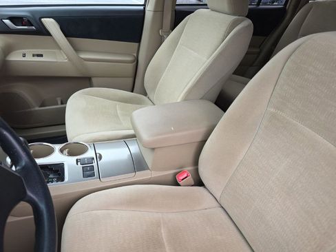 Used 2012 Toyota Highlander FWD image 22