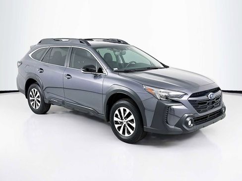Used 2025 Subaru Outback Premium image 7