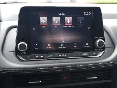 Certified 2025 Nissan Rogue SV FWD image 21