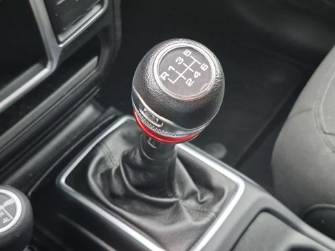 Used 2018 Jeep Wrangler Sport AWD/4WD image 31