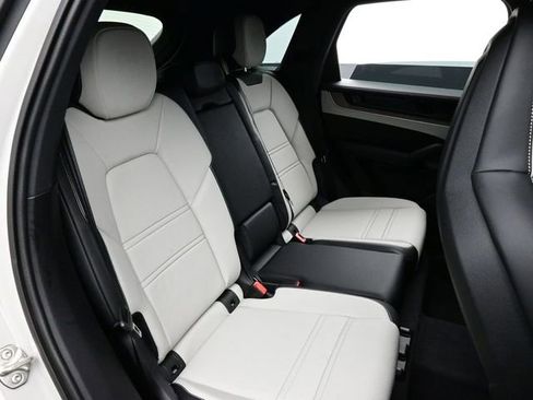 Certified 2025 Porsche Cayenne S AWD/4WD image 17