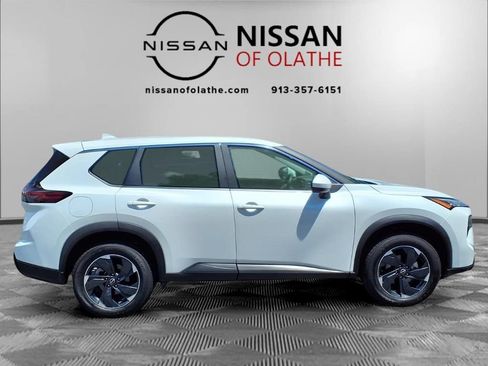 Used 2024 Nissan Rogue SV AWD/4WD image 29