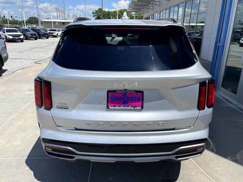 Used 2022 Kia Sorento SX AWD/4WD image 3
