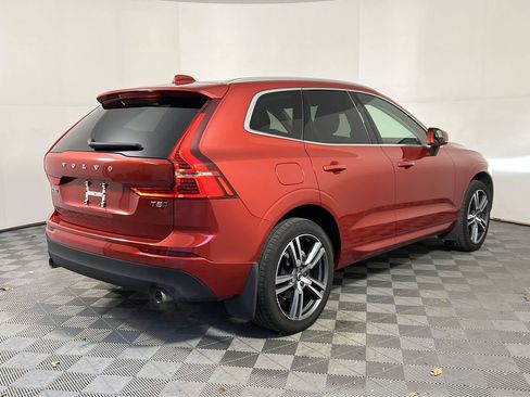 Used 2021 Volvo XC60 T5 Momentum w/ Premium Package image 10