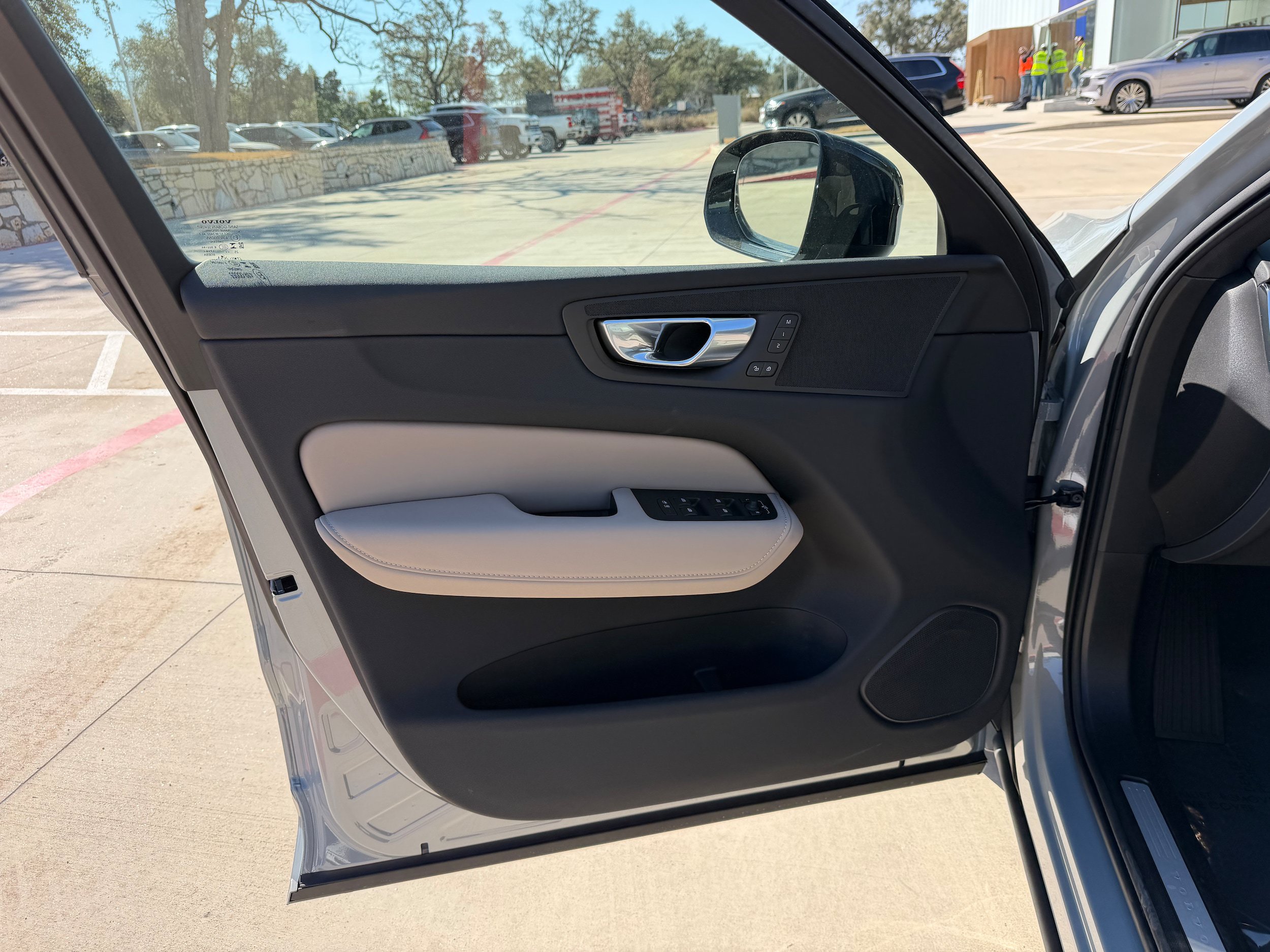 New 2026 Volvo XC60 B5 Plus w/ Protection Package Premier AWD/4WD image 16
