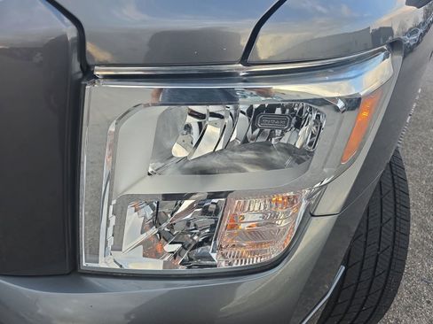 Used 2021 Nissan Titan SV w/ SV Convenience Package image 33