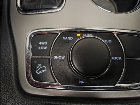 Used 2018 Jeep Grand Cherokee Limited image 23