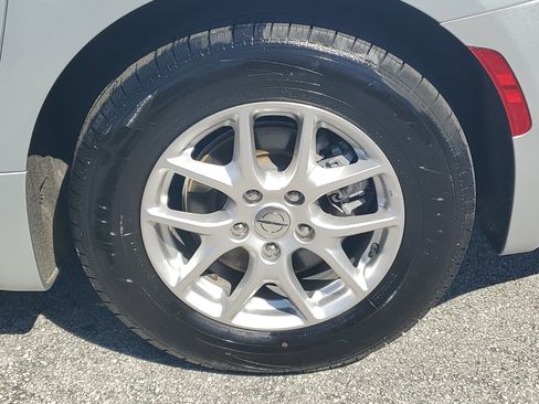 Used 2024 Chrysler Pacifica Touring-L FWD image 9