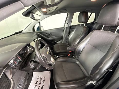 Used 2019 Chevrolet Trax LT w/ LT Convenience Package FWD image 15