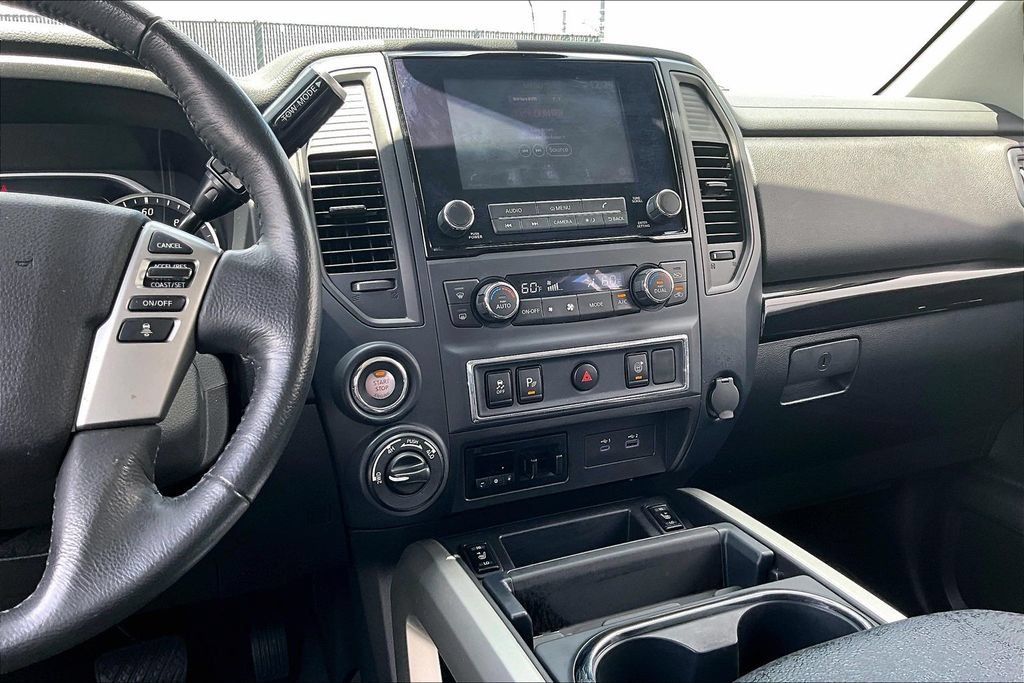 Used 2024 Nissan Titan SV w/ SV Convenience Package AWD/4WD image 9