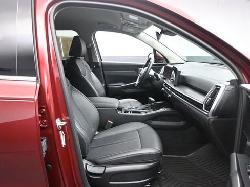 Used 2025 Kia Sorento S FWD image 28