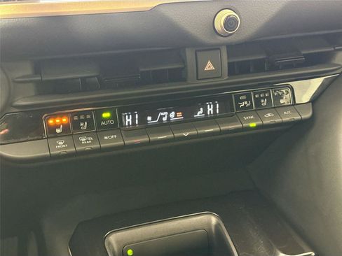 Used 2024 Toyota Crown Limited image 27