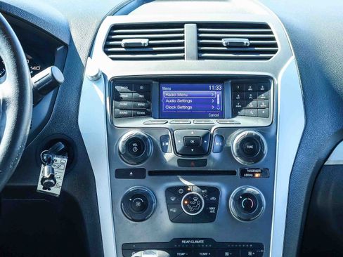 Used 2015 Ford Explorer XLT image 6