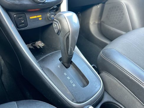 Used 2019 Chevrolet Trax LT w/ LT Convenience Package FWD image 24