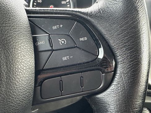 Used 2018 Jeep Renegade Altitude w/ UConnect 8.4 Nav Group image 12