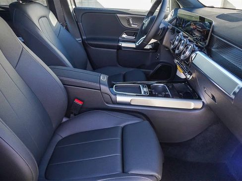 New 2025 Mercedes-Benz EQB 300 4MATIC image 18