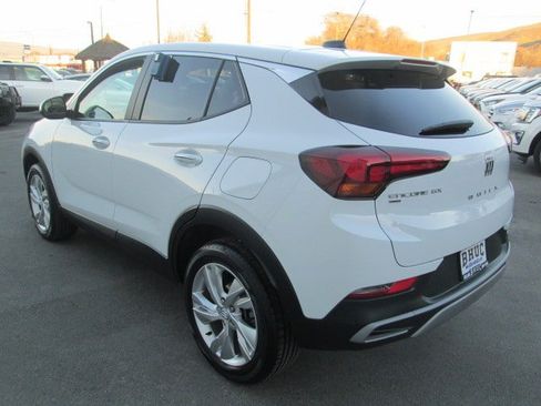 Used 2025 Buick Encore GX Preferred AWD/4WD image 4