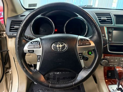 Used 2013 Toyota Highlander Limited image 30