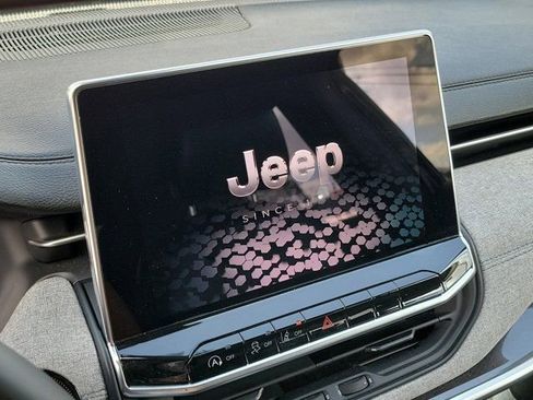 Used 2024 Jeep Compass Latitude AWD/4WD image 24