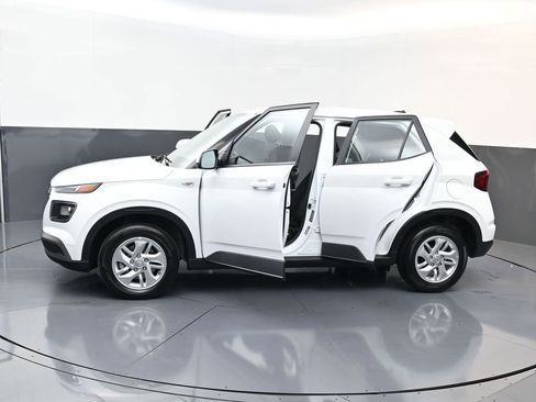 Certified 2026 Hyundai Venue SE FWD image 31