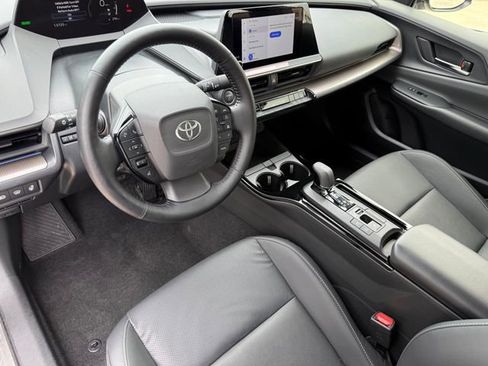 Used 2024 Toyota Prius XLE FWD image 11