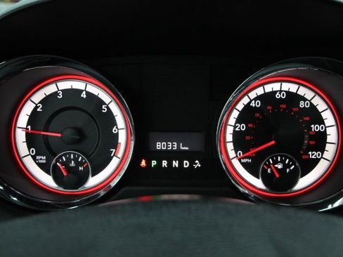 Used 2019 Dodge Grand Caravan SE w/ UConnect Hands-Free Group image 12