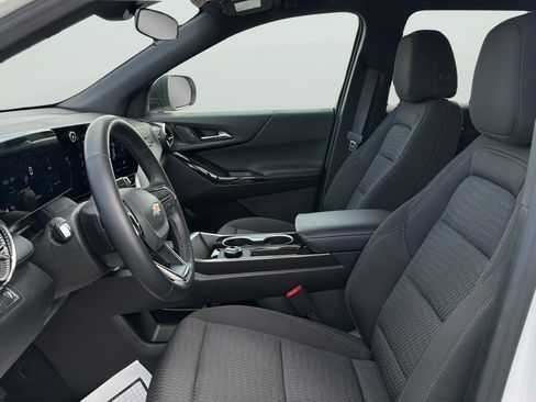 Used 2026 Chevrolet Equinox LT FWD image 17