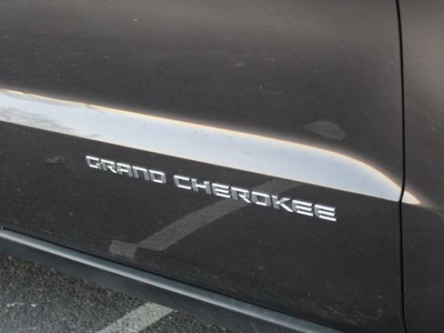 Used 2015 Jeep Grand Cherokee Limited w/ Luxury Group II image 36