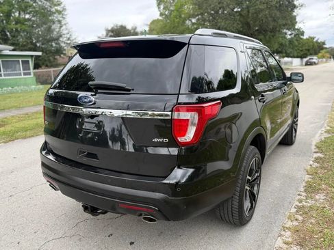 Used 2018 Ford Explorer XLT w/ Equipment Group 201A image 8